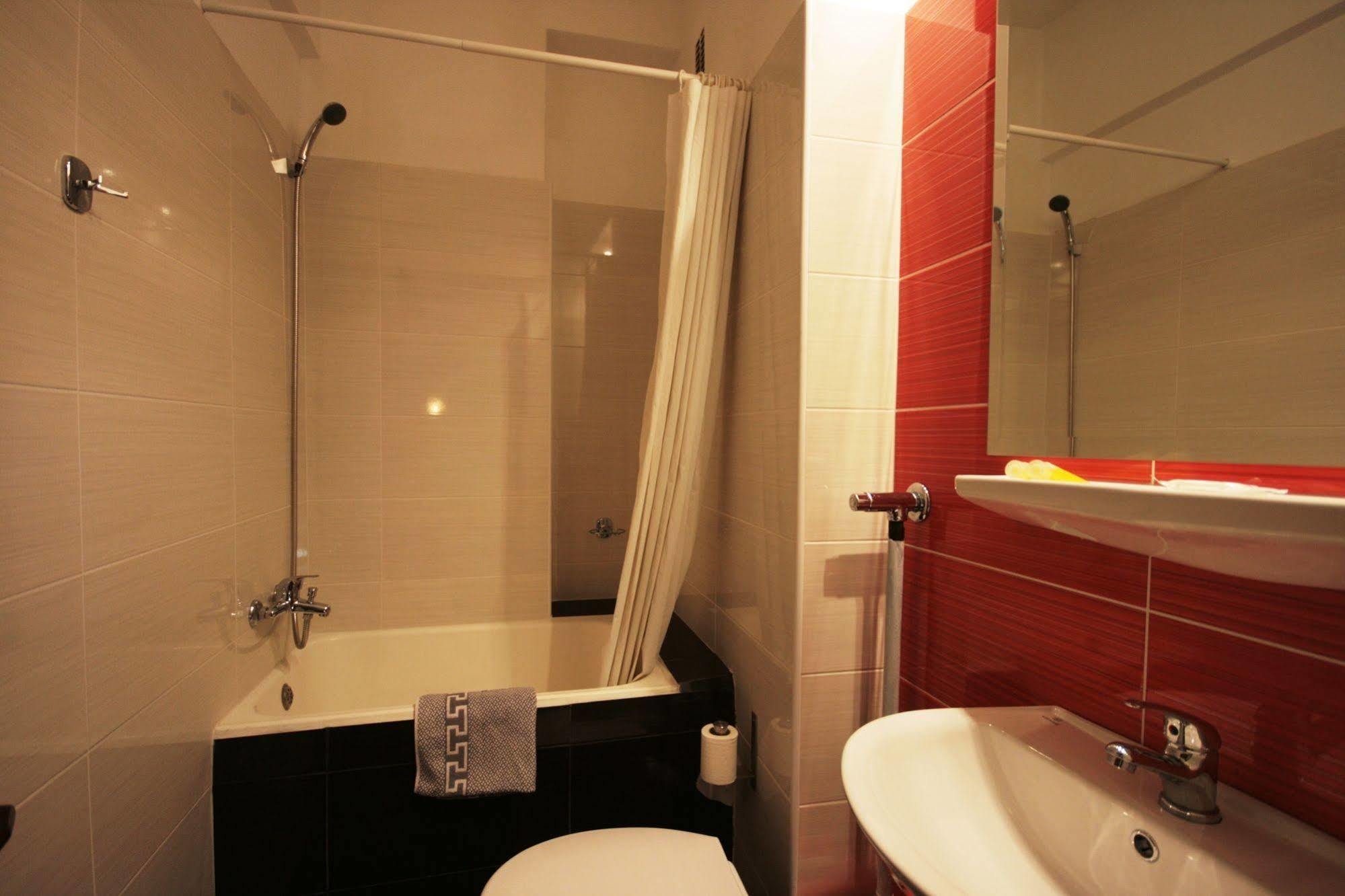 Vienna Hotel Athens Exterior photo